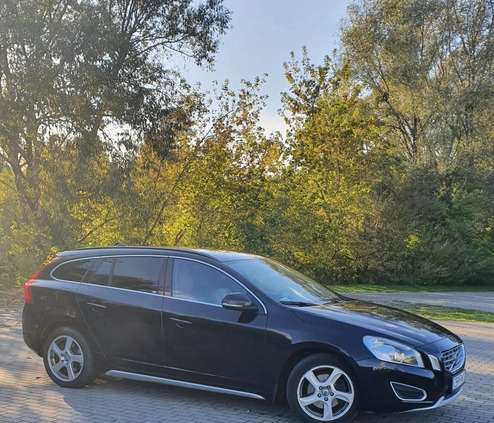Volvo V60 cena 30500 przebieg: 230114, rok produkcji 2011 z Brodnica małe 232